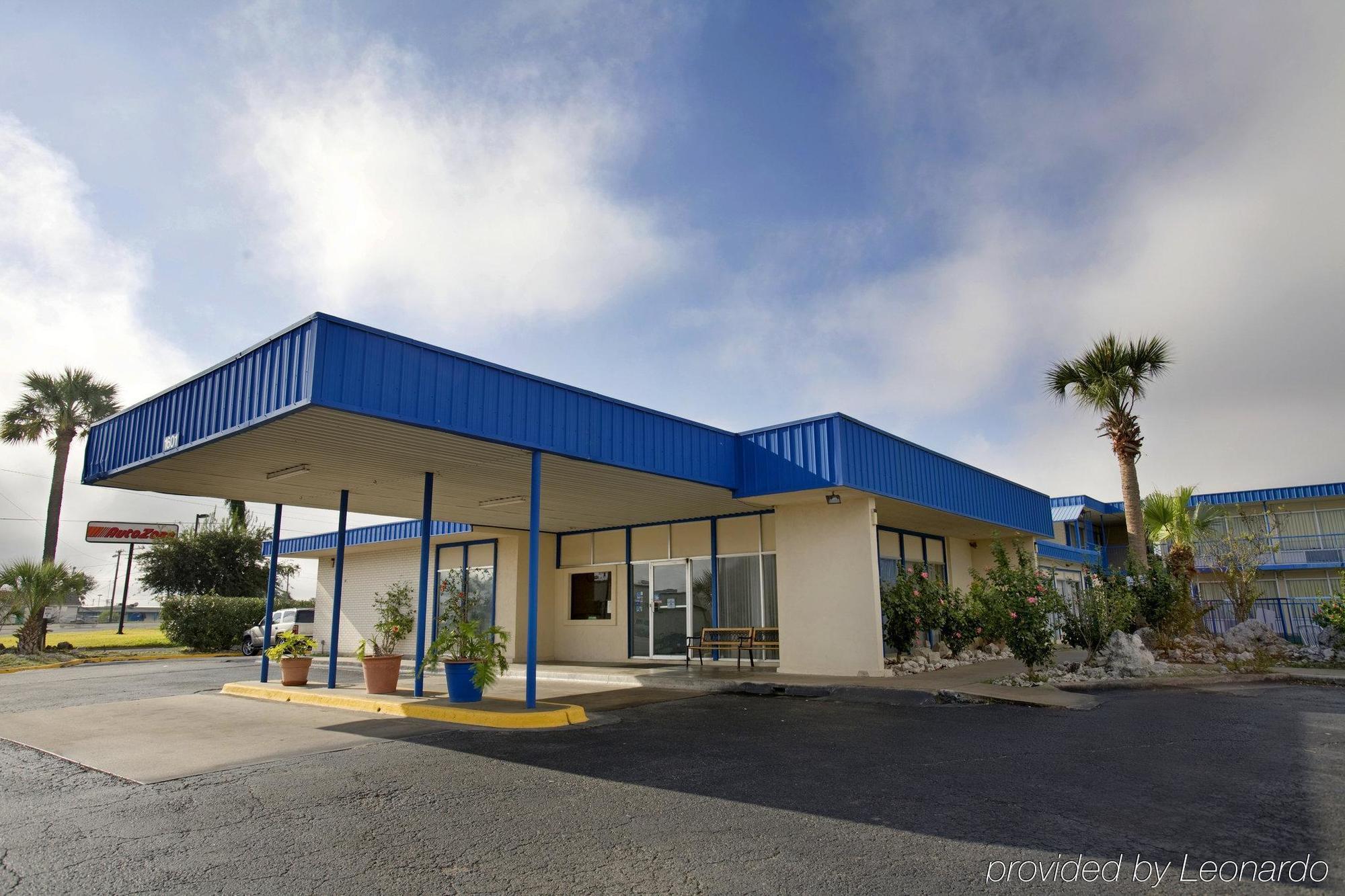 Executive Inn & Suites Beeville Buitenkant foto